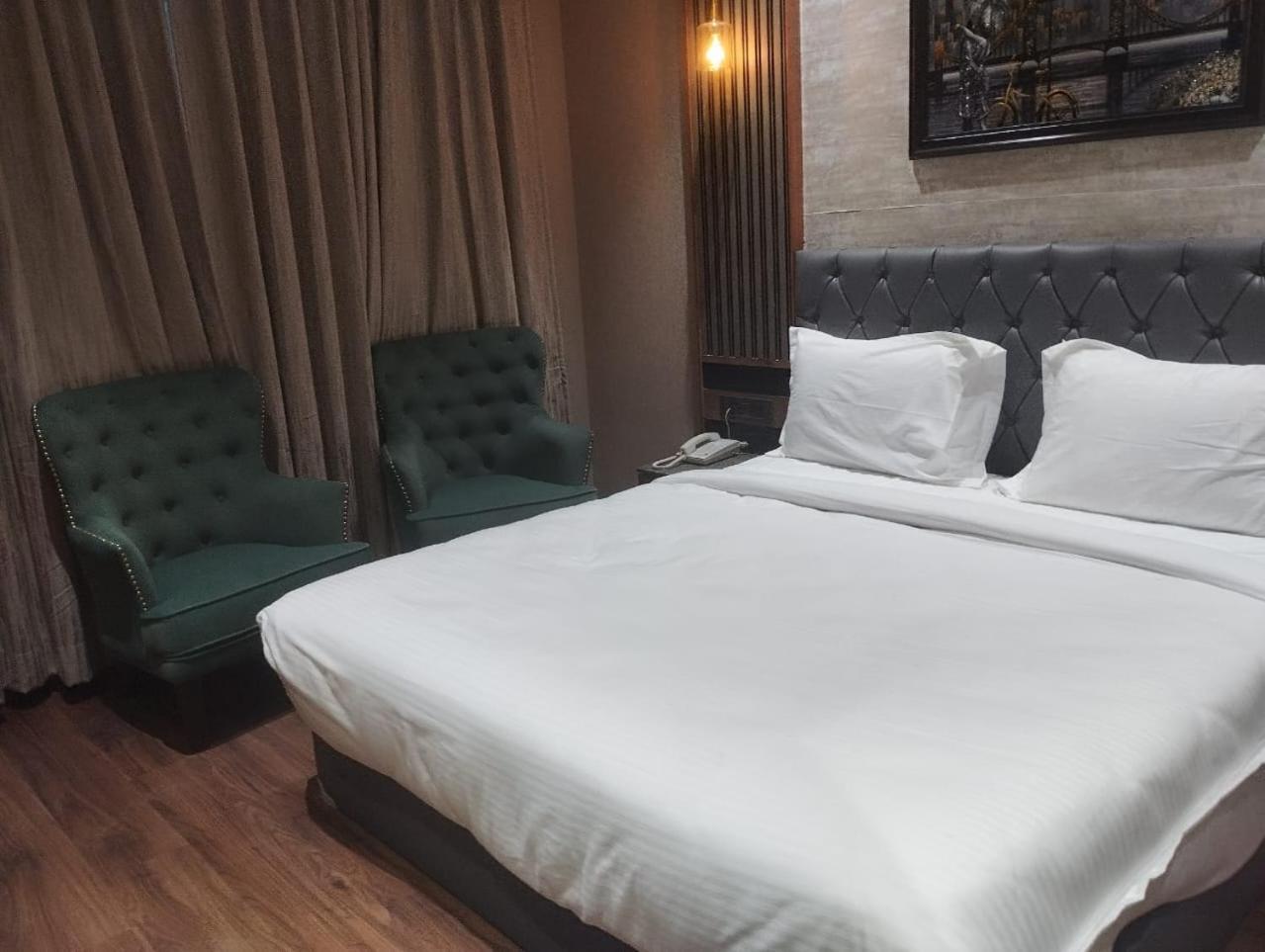 Raj Vilas Resort Dhanbād Extérieur photo